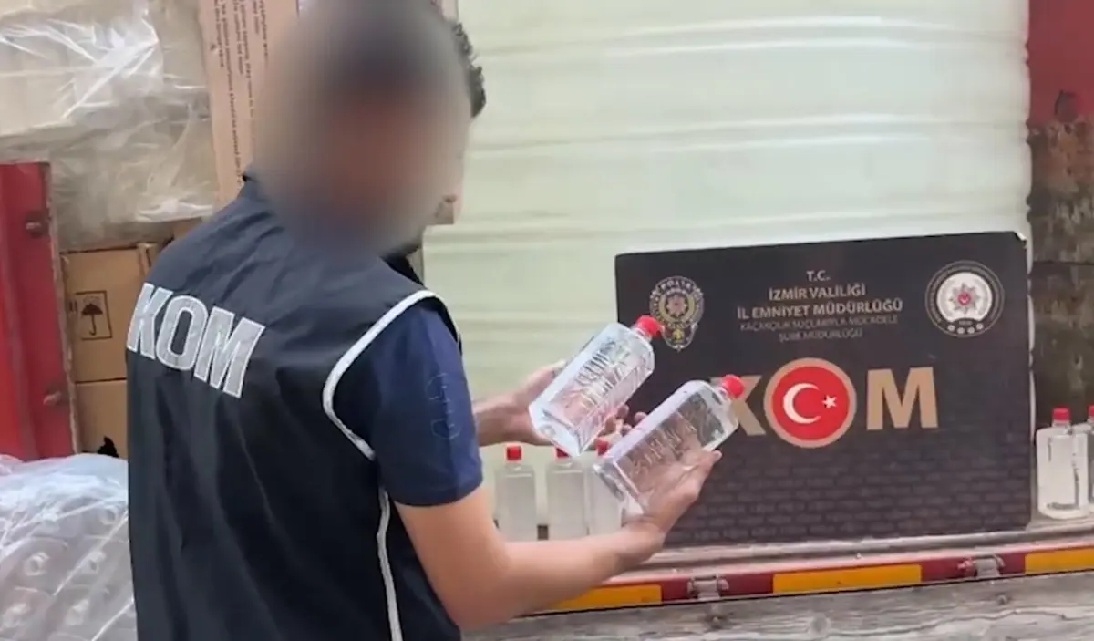 İzmir’de 5,8 Ton Taklit Alkol Ele Geçirildi