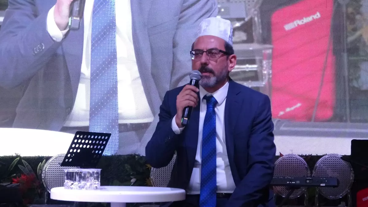 Mustafa Destici Bursa’da düğünde türkü söyledi